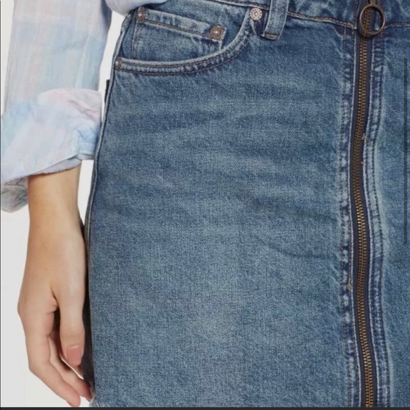 Free People We The Free Zip It Up O-Ring Denim Mini Skirt Sz 24 - Picture 3 of 8